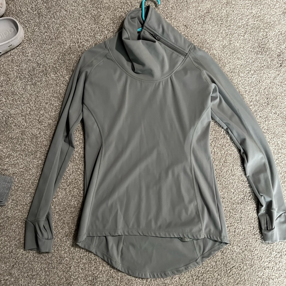 🚨closet clearout🚨 PTULA activewear pullover